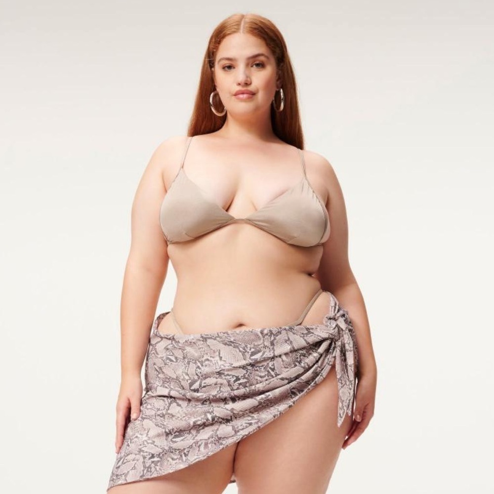 Good American Shine Perfect Fit Bikini Top In Mink